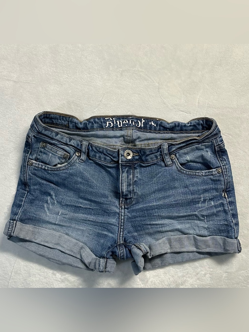 Y2K BLUENOTES women's blue distressed lowrise foldover denim shorts, 28".